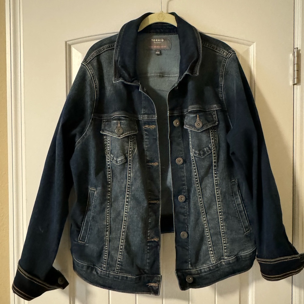 Torrid Denim Trucker Jacket - Medium Wash NWOT. Size 2x